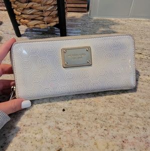 Michael Kors MK Wallet white